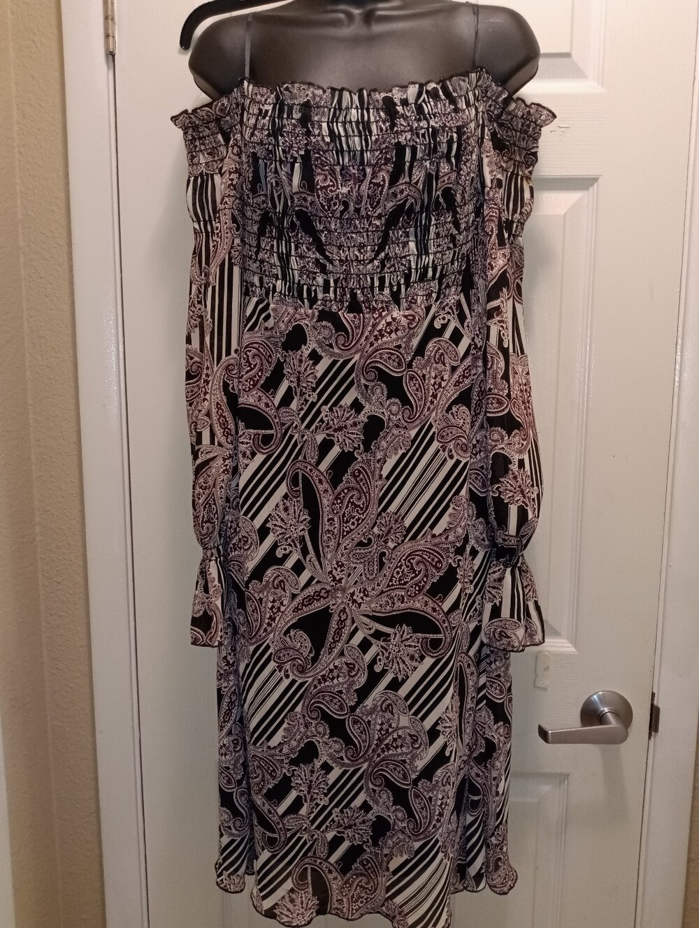 NWT Laundry By Shelli Segal  Smocked Paisley Off-Shoulder Midi Dress